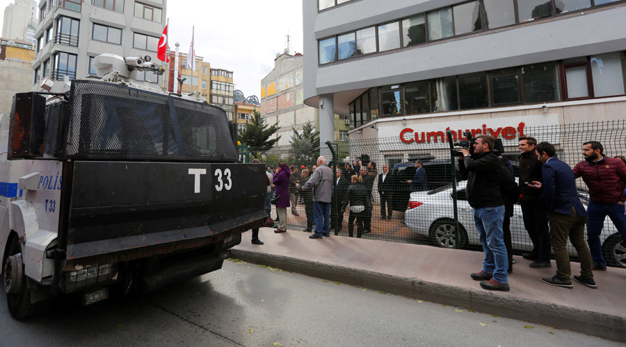 An armored police vehicle drives past by the headquarters of Cumhuriyet newspaper, an opposition secularist daily, in Istanbul, Turkey, October 31, 2016. © Murad Sezer