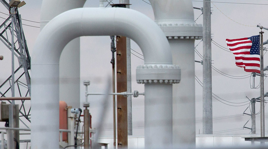 Oil continues to fall as US stockpiles unexpectedly grow