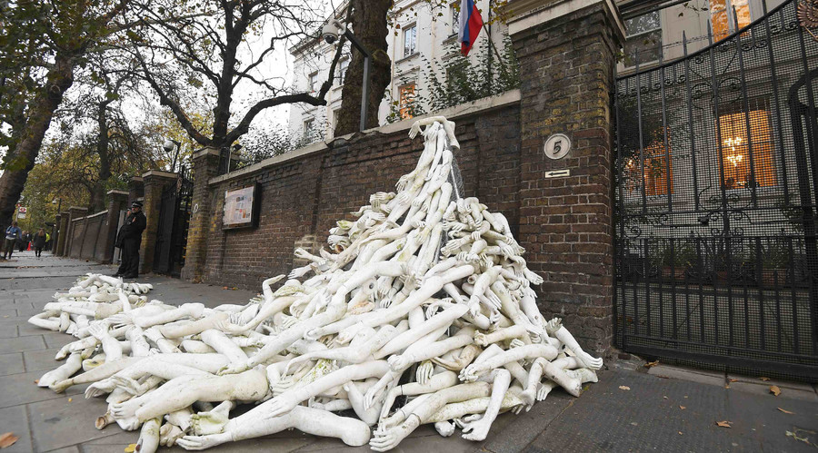 Boris “the Clown” Johnsons ‘mannequin Limb Protest Outside Russias