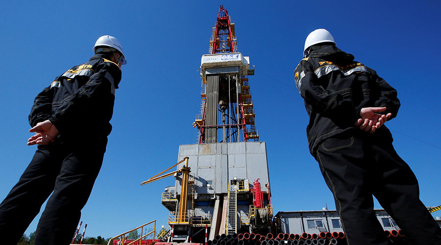 Oil prices slightly rebound after last week’s fall