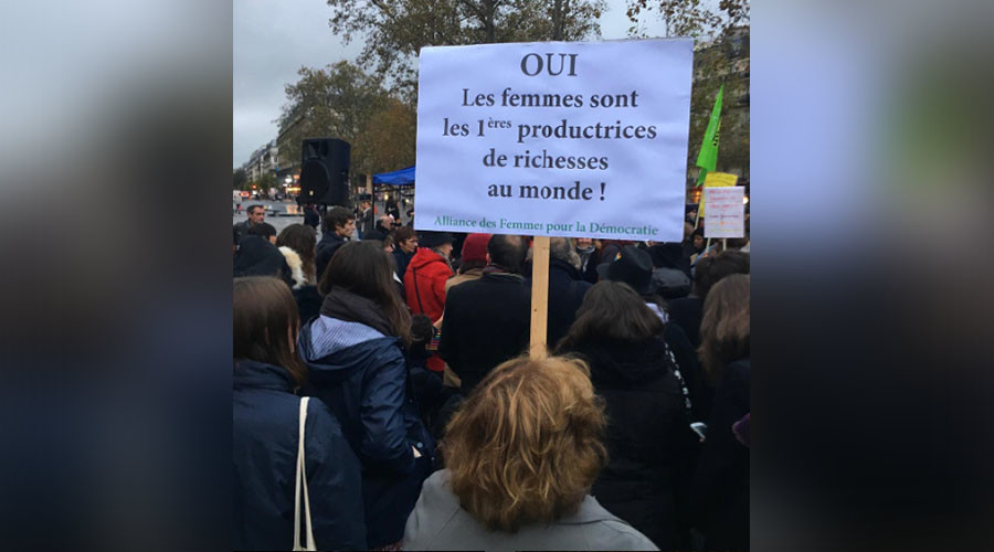 French women stage mass walkout in protest against wage gap (PHOTOS)
