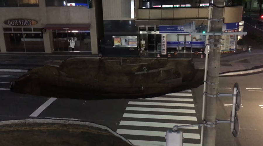 Massive road collapse in Japan causes blackout & disrupts traffic (VIDEOS, PHOTOS)