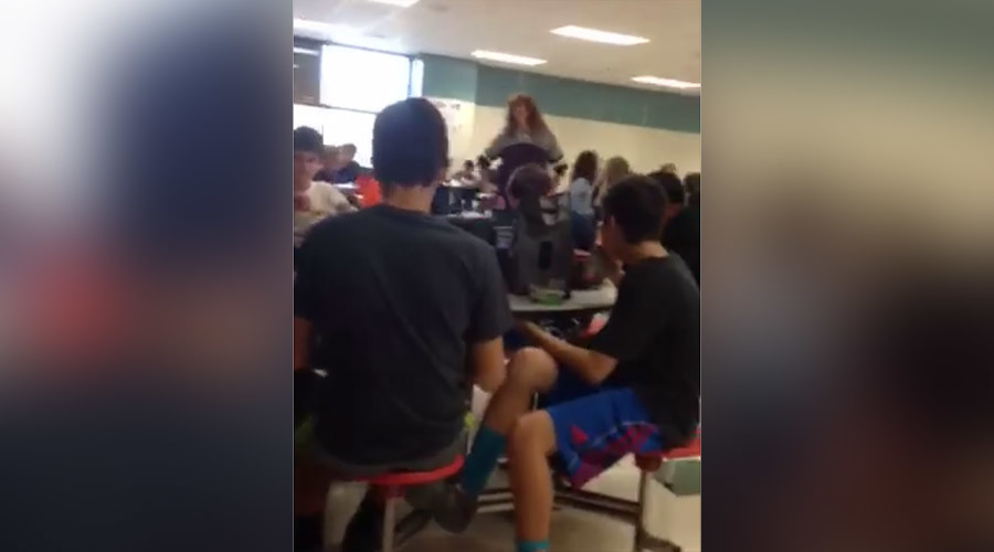 ‘Build that wall!’ Latino school kids reduced to tears by classmates’ pro-Trump chant (VIDEO)