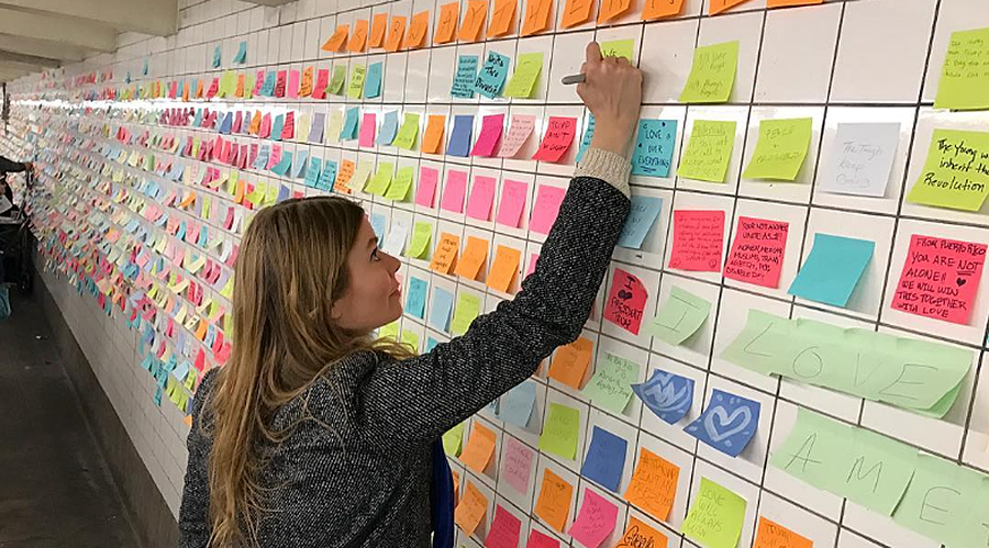New Yorkers post sticky notes of hope in subway to combat election blues (VIDEOS, PHOTOS)