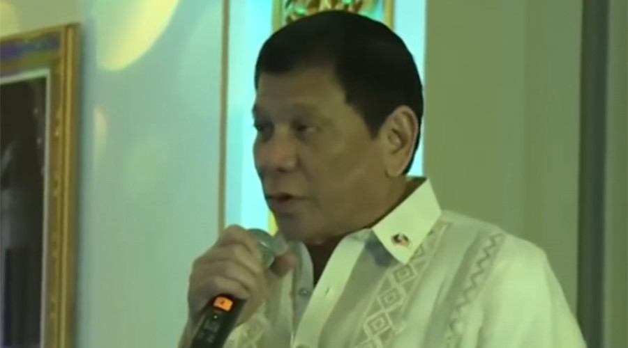 Karaoke diplomacy as Duterte and Malaysian PM get in tune (VIDEO)