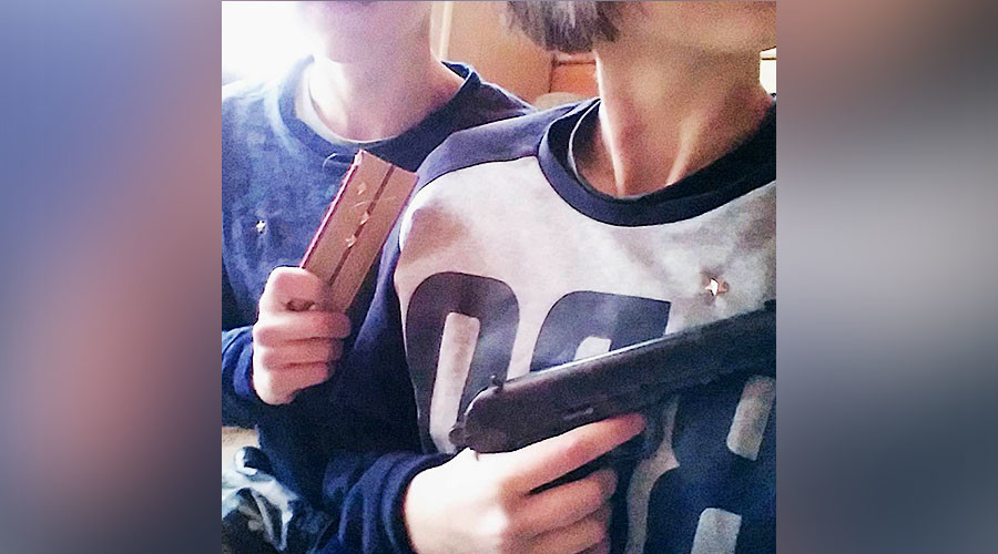 Romeo & Juliet? 15yo Russian couple shoot themselves after alleged conflict with parents