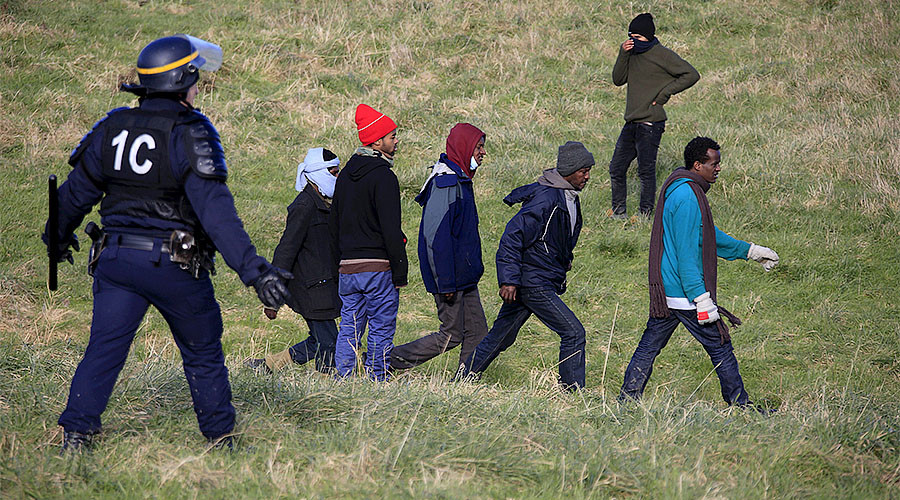 Calais border will definitely move to England, says French presidential frontrunner