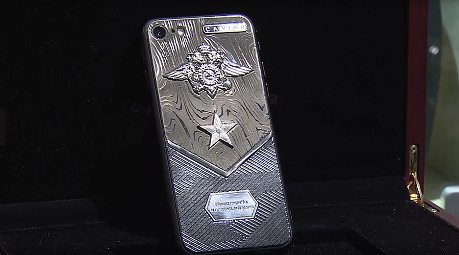 Moscow shooters test ‘bulletproof’ titanium iPhone7 (VIDEO)