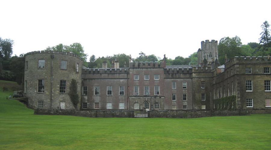 ‘Sorry tale of feudalism’: Death of aristocrat could leave staff homeless & unemployed