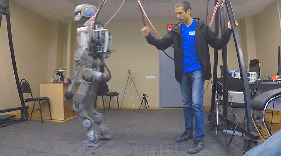 Space-bound Russian android FEDOR shows off handyman skills (VIDEO)
