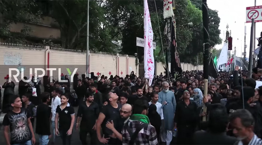 Shia Muslims shed blood in Mumbai to mark death of Mohammed's grandson (GRAPHIC VIDEO)