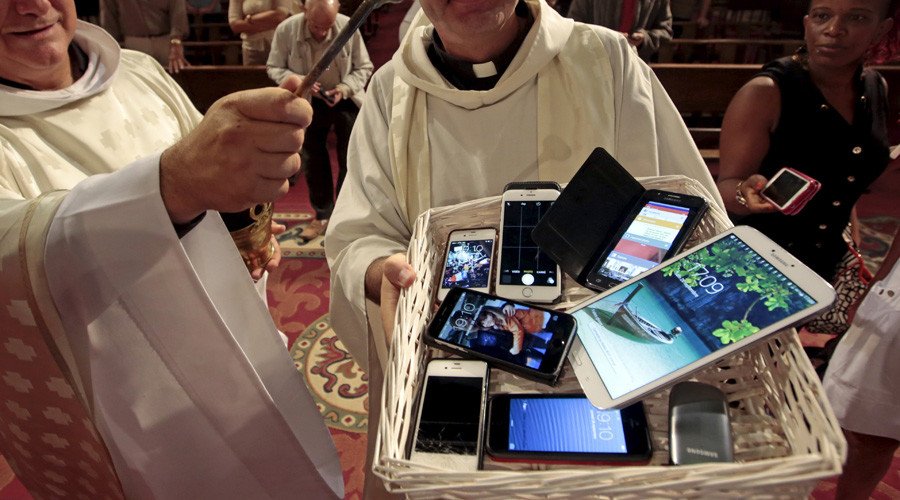 Confessing your sins? There’s an app for that! Catholic Church launches ‘Sindr’