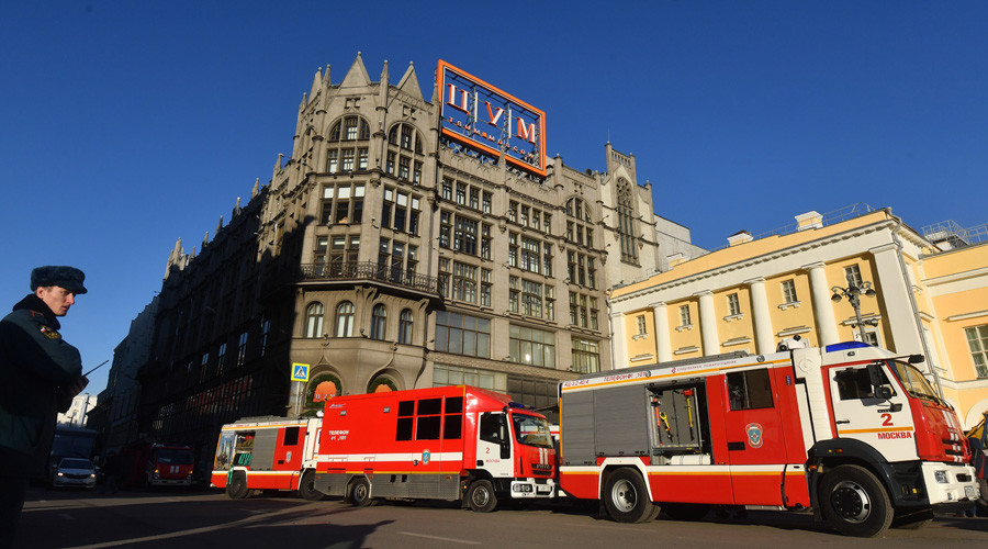 1,000+ people evacuated from major Moscow mall after kitchen fire