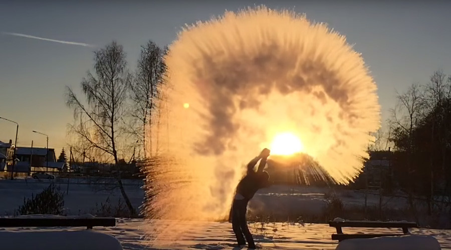 Winter eye-candy: What biting Russian winter does to boiling water (VIDEO)