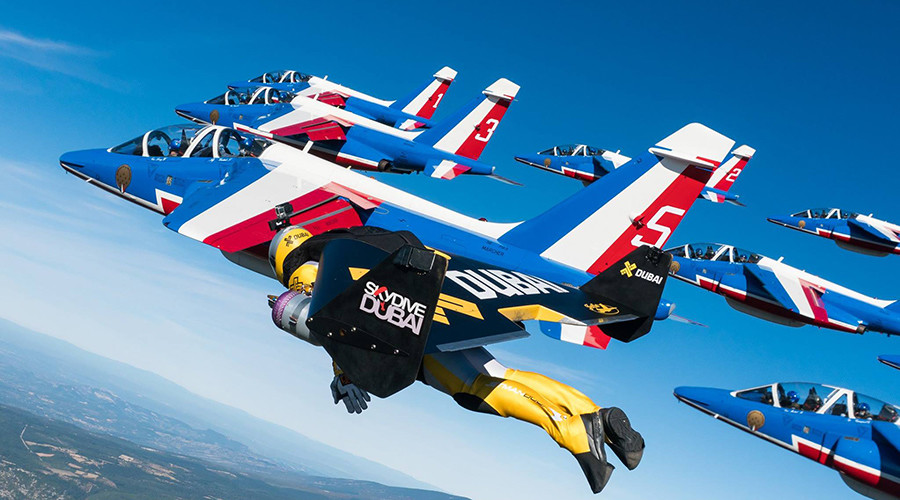 Jetpack trio swoop alongside French Air Force jets (VIDEO)
