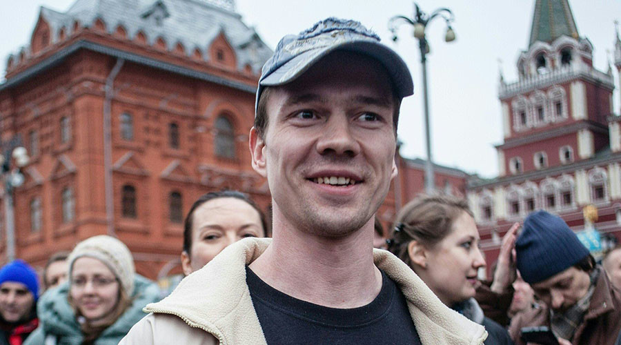 ‘Talented mimic’: Senior prison official rejects activist’s torture claims