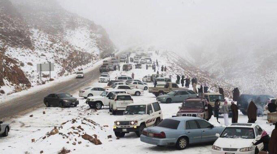 Saudi Arabia snowfall turns desert sands powdery white (PHOTOS, VIDEOS