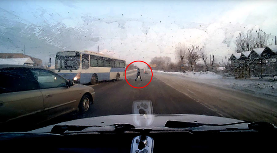 Pedestrian narrowly escapes speeding bus on snowy road, doesn’t skip a beat (VIDEO)