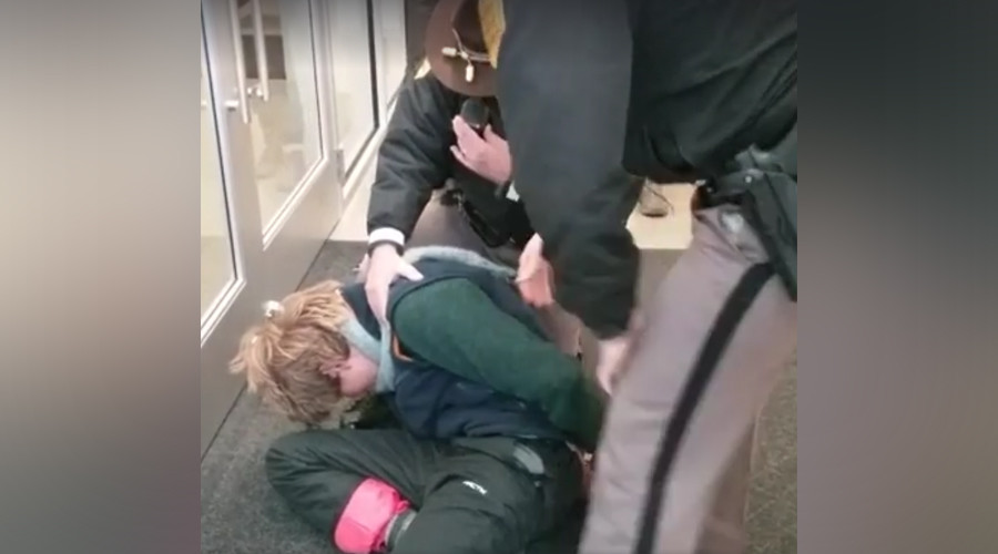 NoDAPL demonstrators arrested at Iowa Utilities Board