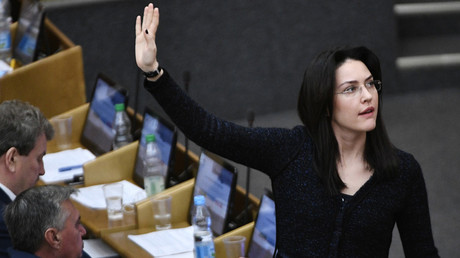 State Duma member Alyona Arshinova at a State Duma plenary meeting. © Maksim Blinov