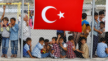 Refugees wait for the arrival of officals at Nizip refugee camp near Gaziantep © Umit Bektas