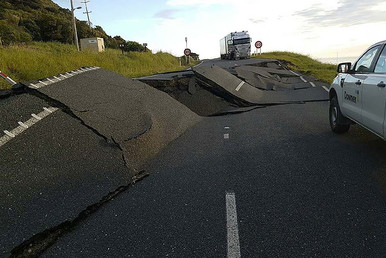 A handout photo taken and received on November 14, 2016, show earthquake damage to State Highway One near Oaro on the South Island's east coast. © Stringer / New Zealand Transport Agency