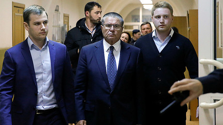 Russian Economy Minister Aleksey Ulyukayev who was detained by law enforcement officials on corruption charges, is escorted upon his arrival for a hearing at the Basmanny district court in Moscow, Russia, November 15, 2016. © Maxim Shemetov 