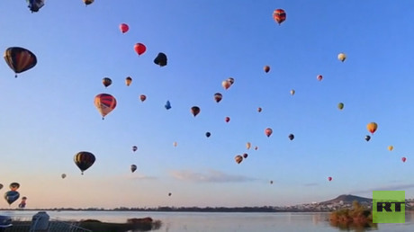 Hundreds of balloons float in the sky at spectacular Mexico festival