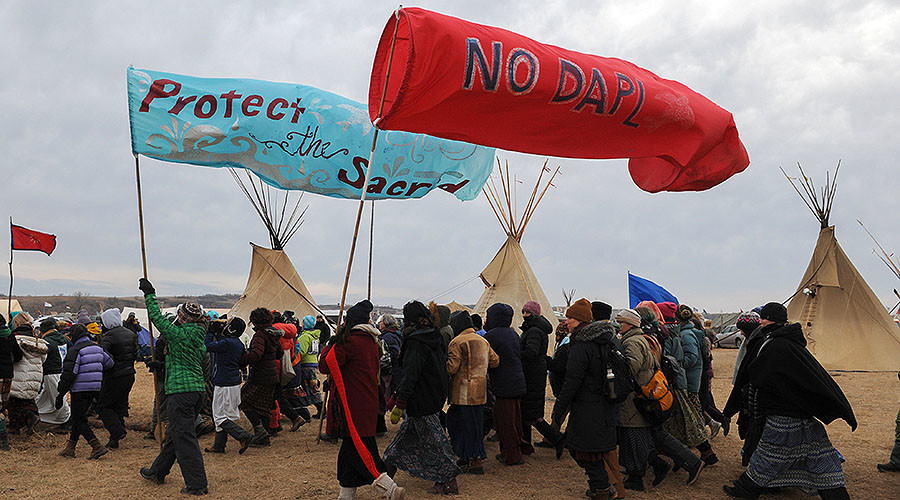 Wells Fargo requests meeting with Sioux tribe elders to discuss Dakota pipeline funding