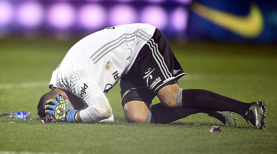 ‘Sad evening for football’: Ligue 1 game abandoned after goalkeeper hit by firecracker (VIDEO)