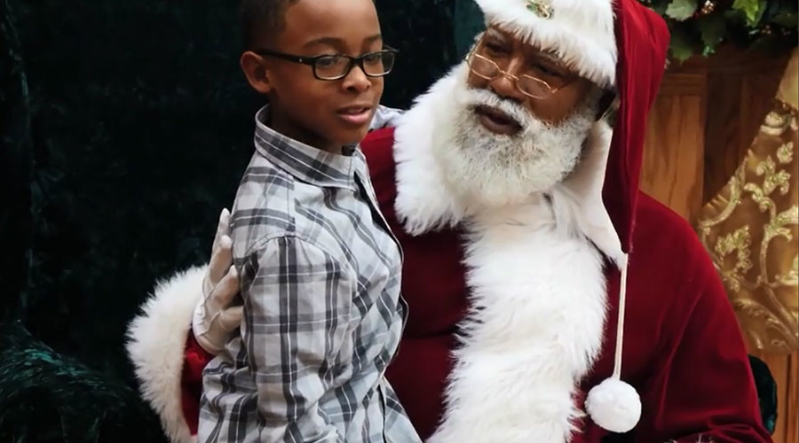 ‘This is so stupid’: Black Santa in shopping mall causes internet meltdown (VIDEO)