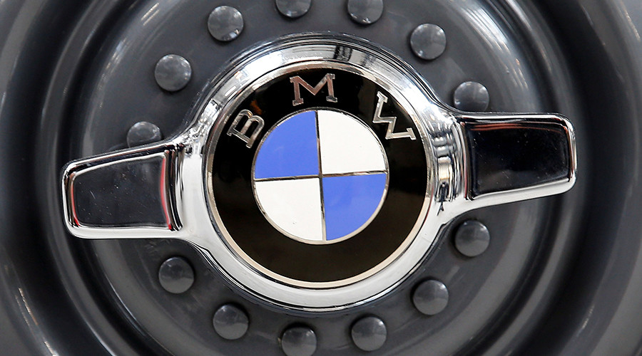 BMW traps carjacker with remotely activated door locks