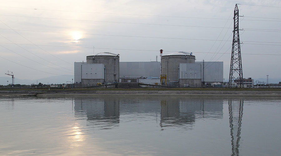 France investigating hazardous nuclear plant after Greenpeace call - report