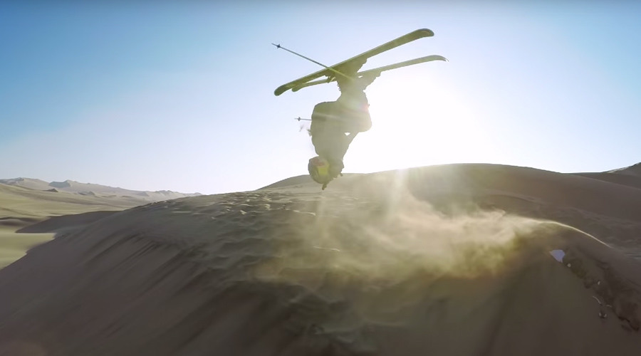 Freestyle skiers captured zooming down breathtaking sand dunes of Peru (VIDEO)