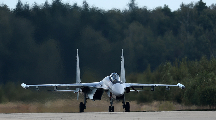 Russia’s cutting-edge Su-35 fighters arrive at Karelia base (VIDEO)