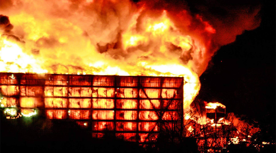 Huge fire engulfs warehouse in Perryville, Missouri (PHOTOS, VIDEOS)