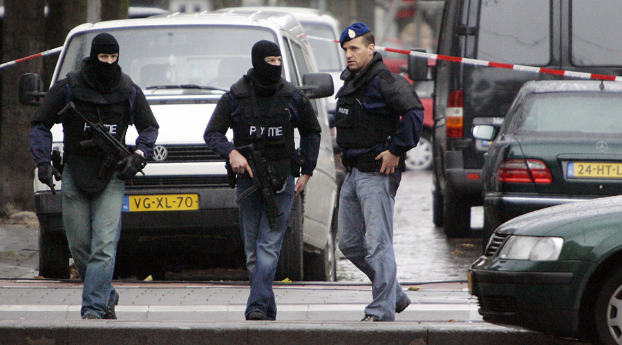 Terrorism suspect with loaded Kalashnikov & ISIS flag arrested in Rotterdam – reports