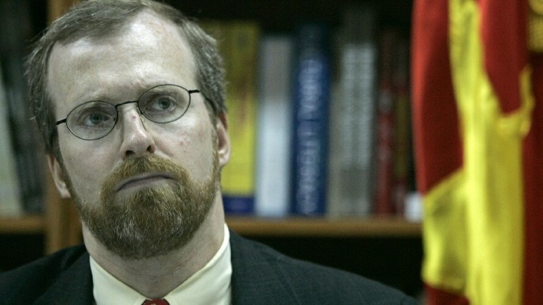 Former US Assistant Secretary of State confuses compliance with journalism