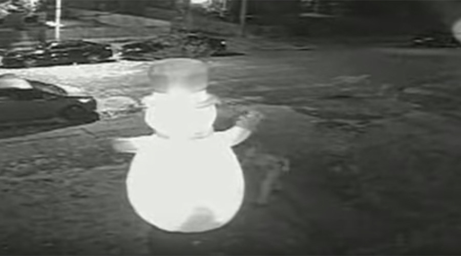 Knifemare before Xmas: Vandal caught stabbing giant inflatable snowman on CCTV