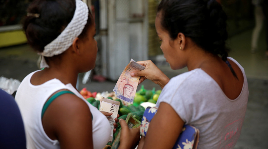 Venezuela closes border with Colombia to combat cash smuggling