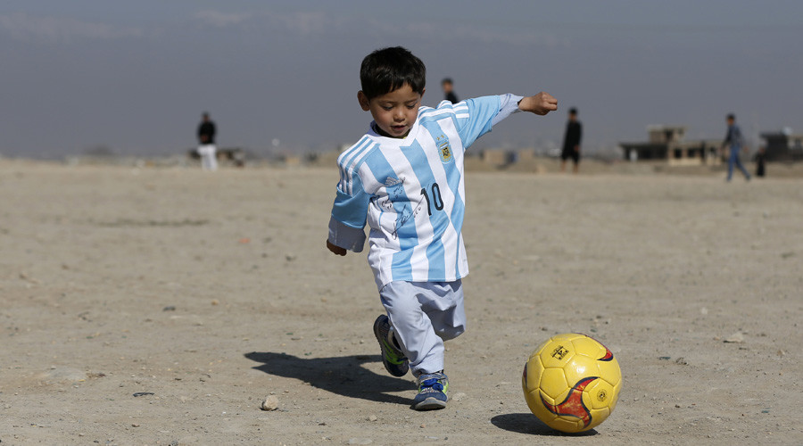 ‘Plastic bag’ Messi fan finally meets his soccer hero (VIDEOS, PHOTOS)