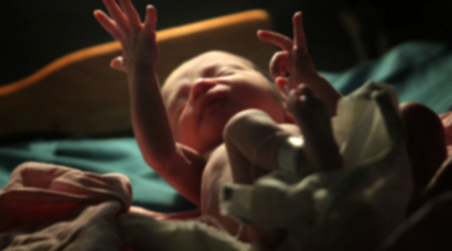 London woman 1st in world to give birth using ovarian tissue frozen before puberty