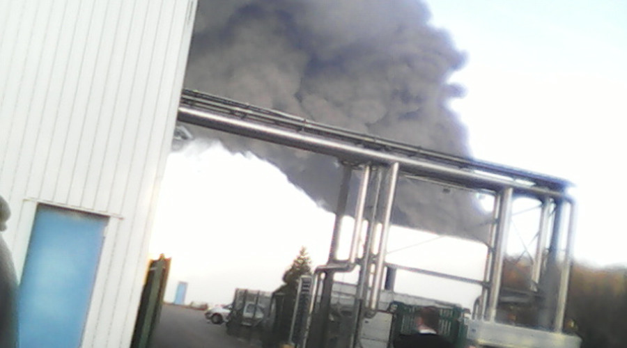 Massive factory fire leaves Dutch city engulfed in black smoke (PHOTOS, VIDEOS)