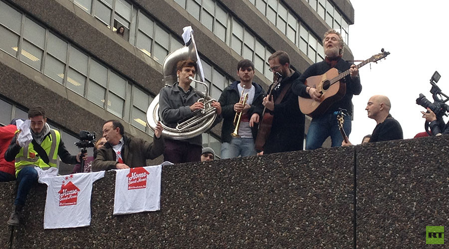 Homeless seize former Irish gov't building as emergency shelter (PHOTOS, VIDEOS)