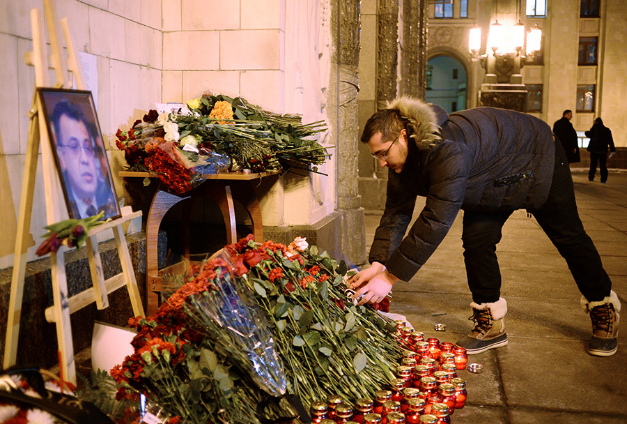 Flowers outside the Russian Foreign Ministry in memory of the assassinated ambassador Andrei Karlov © Valeriy Melnikov