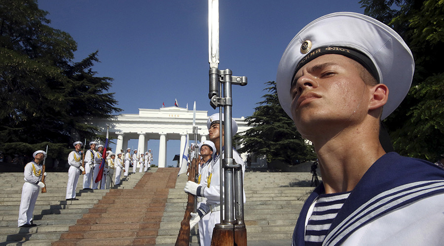 US sanctions against Russia should be relaxed next year – Bloomberg poll