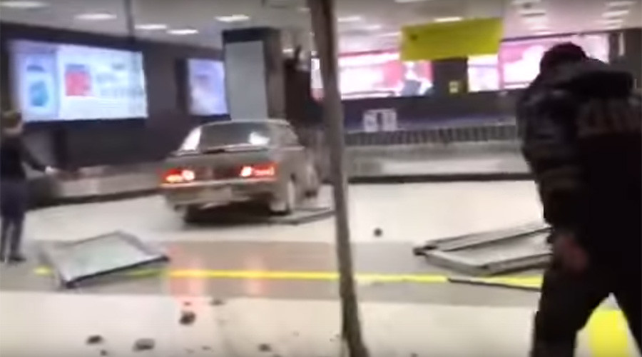 Drugged driver rampages through Russian airport in bid to dodge police (VIDEO)