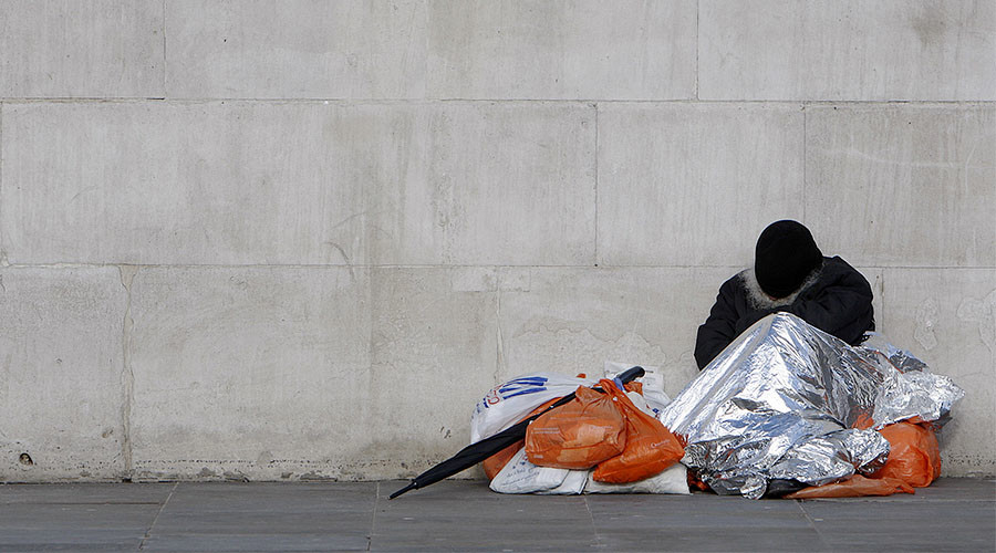 Kicked, flashed, & peed on: Homeless Brits suffer in silence for Christmas