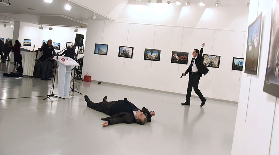 Andrei Karlov, the Russian ambassador to Ankara, lying on the floor after being shot by Mevlut Mert Altintas (R) during an attack during a public event in Ankara © Yavuz Alatan