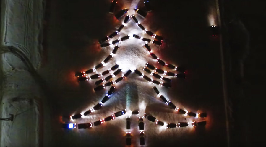 Pimp my ride: Car owners in Russia form giant winter objects in festive flashmob (PHOTOS)